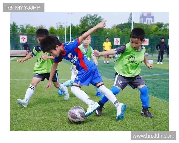 加入我们一起奔跑在绿茵场上体验足球的激情与团队的力量